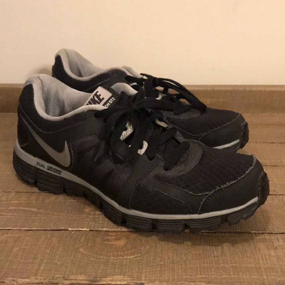 Lightly worn Nike running shoes!